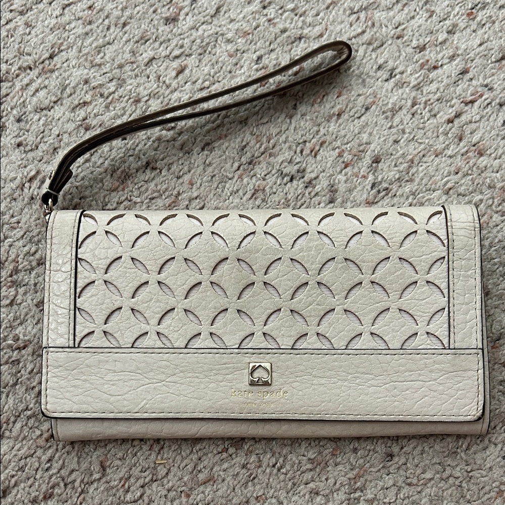🤍✨Kate Spade White Wristlet Clutch✨🤍